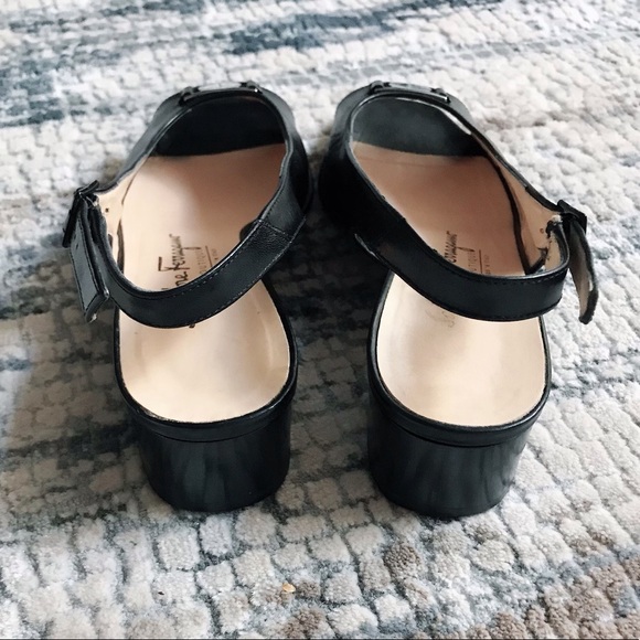 🚫SOLD!! 02/10🚫SALVATORE FERRAGAMO Vara Sandals-7 - Picture 5 of 8